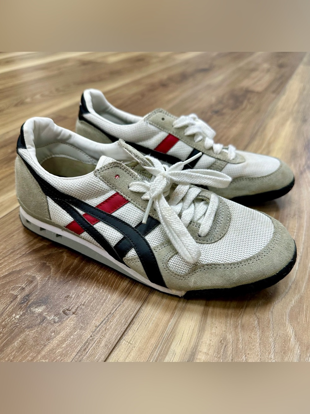 Onitsuka Tiger Ultimate 81 HN201 Retro Runner Sneaker Shoes, Men’s 5.5